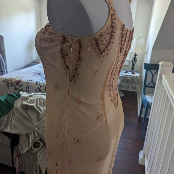 Glorious beaded dress - Picture 2 of 4